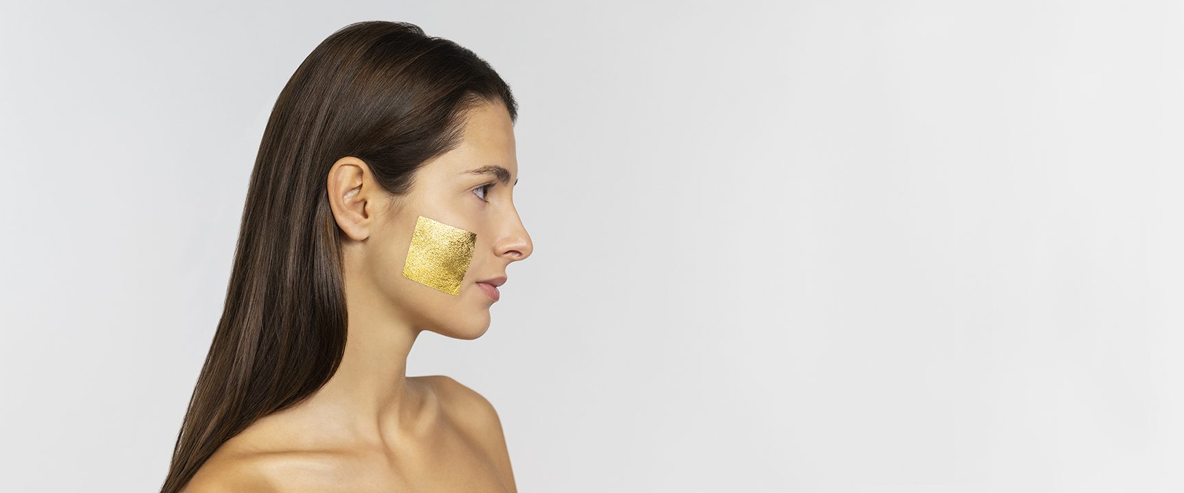 Gold leaves for make-up